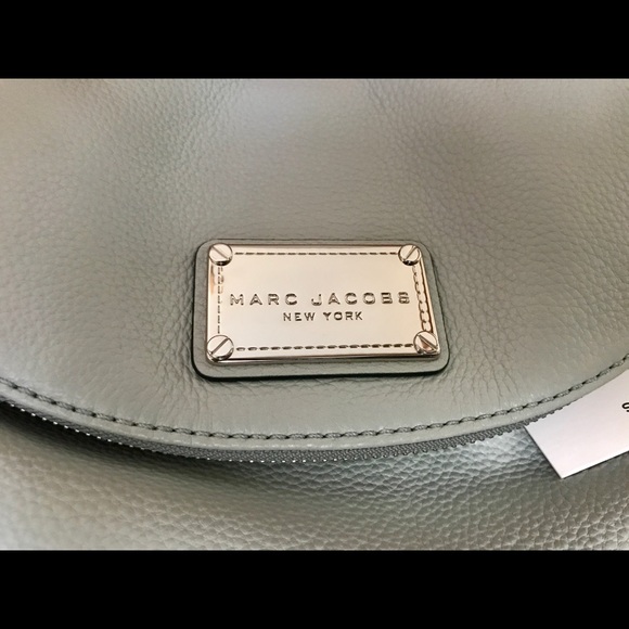 Marc Jacobs Classic Leather Messenger Bag - Picture 4 of 8